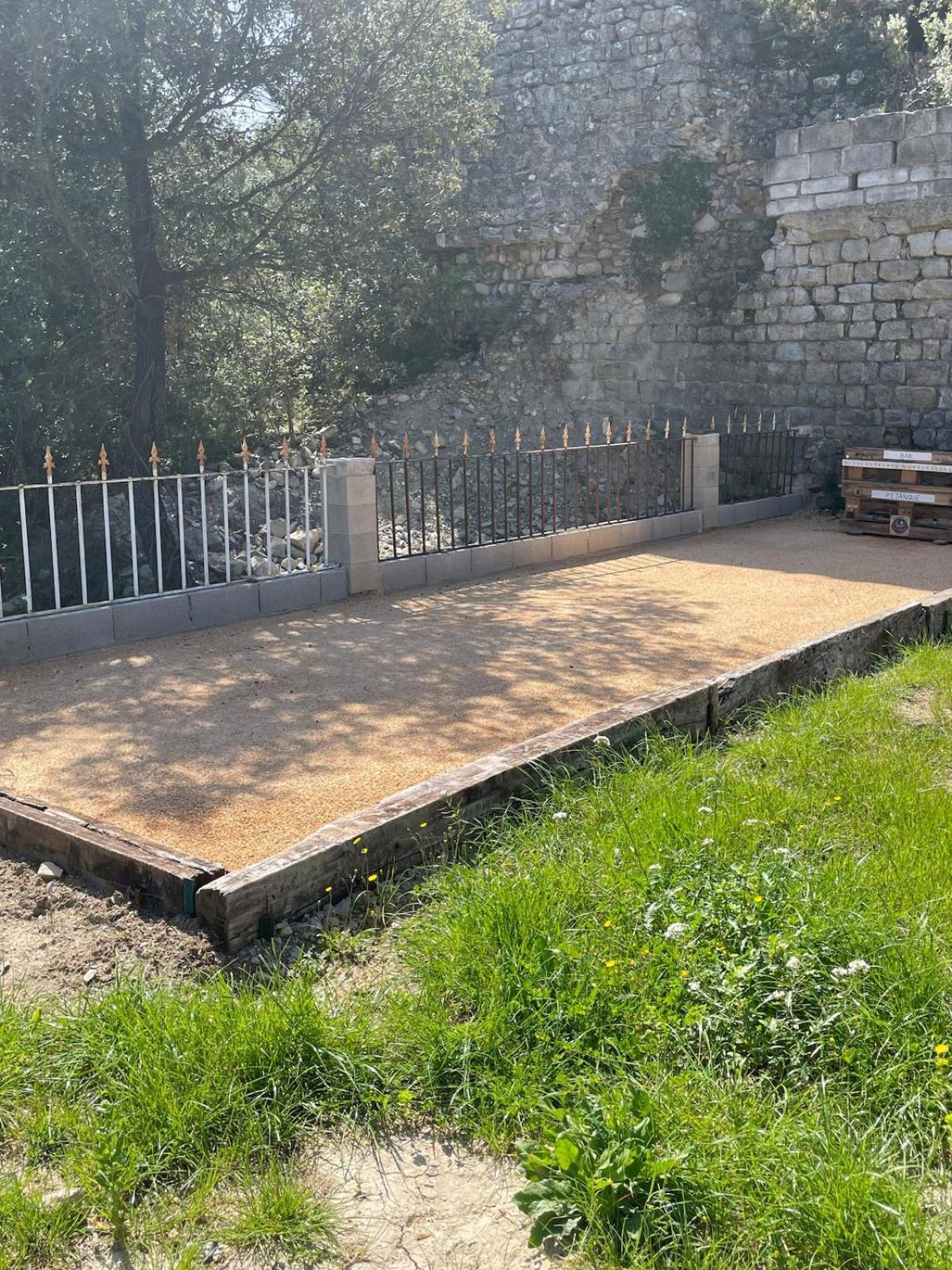 Montmirat Le Castellas - Gite En Pleine Nature מראה חיצוני תמונה