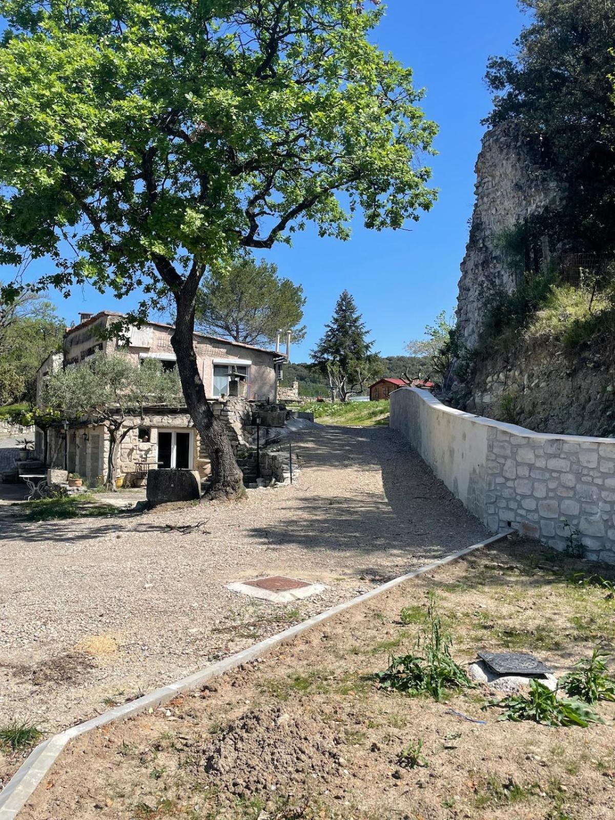 Montmirat Le Castellas - Gite En Pleine Nature מראה חיצוני תמונה